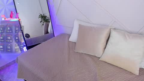    online show from September 2025 06:52:02 PM