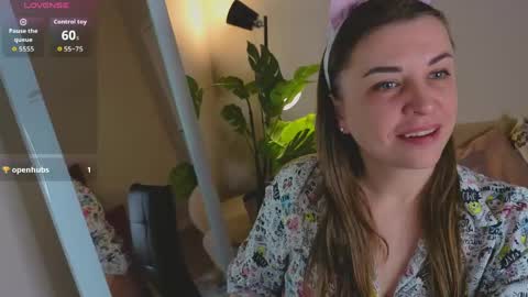 Snapshot of janne_fisher chatting on May 2026 10:03:01 PM Janne online show from May 2026 10:03:01 PM