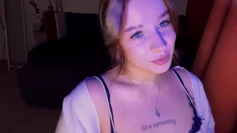 Janni online show from October 2025 05:44:02 PM