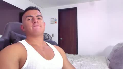 JBrooksXx online show from March 2025 04:25:01 PM