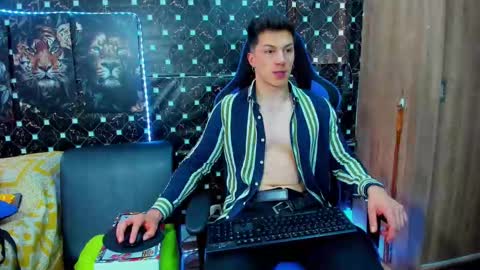 Javier online show from September 2025 09:09:01 PM