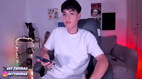 jaythomax online show from February 2025 04:55:01 AM