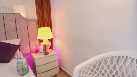 Jazmin online show from November 2025 09:39:01 PM