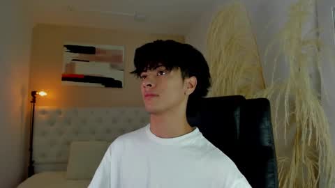 J E A N online show from December 2024 11:13:02 PM