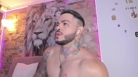 Snapshot of jean_lopez chatting on November 2025 05:07:02 AM Jean axelcrow Modelo Independiente online show from November 2025 05:07:02 AM