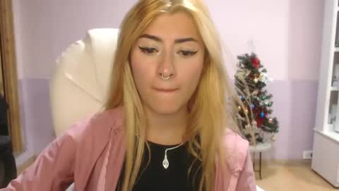 Snapshot of jean_monroe chatting on March 2025 03:22:01 AM Jean online show from March 2025 03:22:01 AM