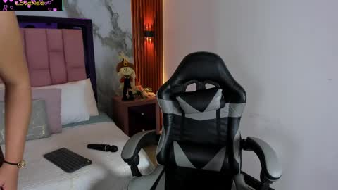 Jeen Taylor online show from October 2025 08:40:02 PM