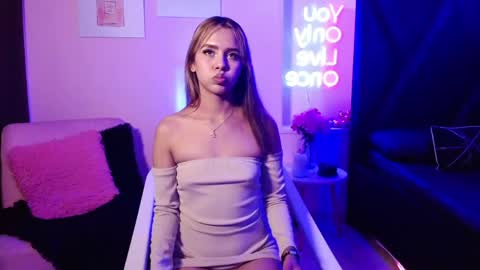 Snapshot of jeni_fire chatting on May 2026 01:26:01 PM jeni_fire online show from May 2026 01:26:01 PM