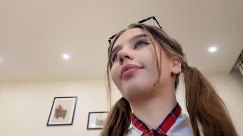 Dolly online show from November 2025 01:22:04 PM