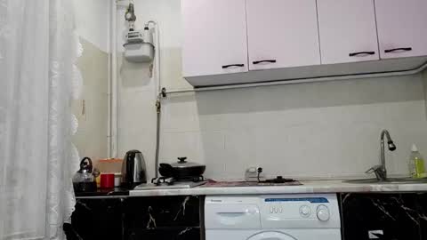 Jeniffer online show from December 2025 08:37:02 PM