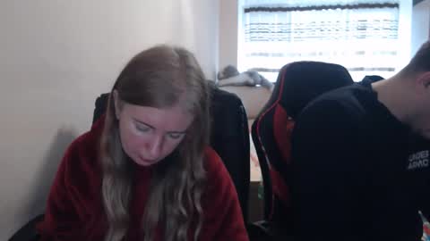 JenisAndPeter online show from November 2025 08:00:02 AM