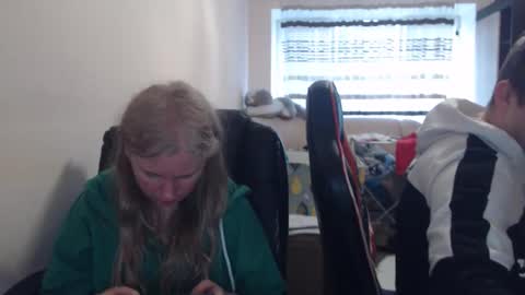 JenisAndPeter online show from April 2026 05:19:02 PM