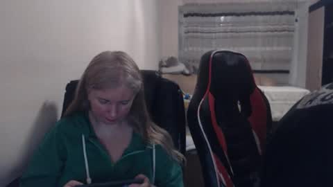 Snapshot of jenisandpeter chatting on April 2026 06:44:02 PM JenisAndPeter online show from April 2026 06:44:02 PM