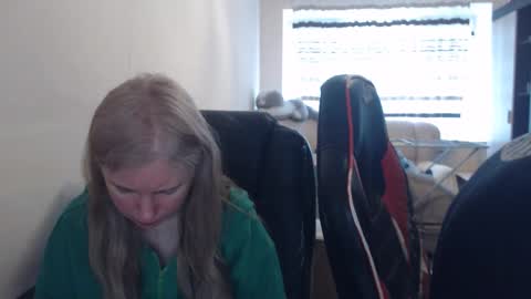 Snapshot of jenisandpeter chatting on April 2026 06:50:02 AM JenisAndPeter online show from April 2026 06:50:02 AM