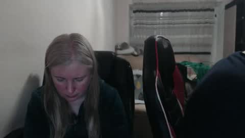Snapshot of jenisandpeter chatting on April 2026 05:47:01 PM JenisAndPeter online show from April 2026 05:47:01 PM