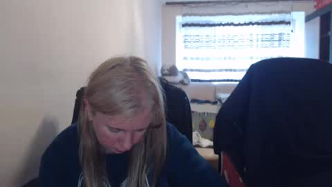 Snapshot of jenisandpeter chatting on April 2026 05:16:02 AM JenisAndPeter online show from April 2026 05:16:02 AM