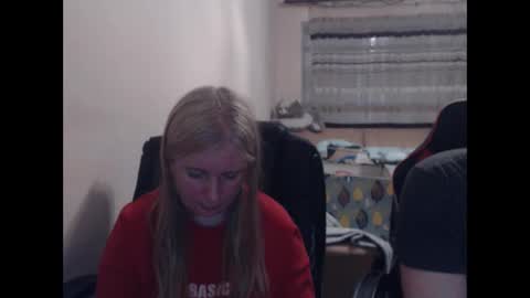 Snapshot of jenisandpeter chatting on May 2026 07:33:01 PM JenisAndPeter online show from May 2026 07:33:01 PM
