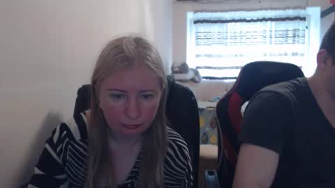 Snapshot of jenisandpeter chatting on May 2026 05:27:01 AM JenisAndPeter online show from May 2026 05:27:01 AM