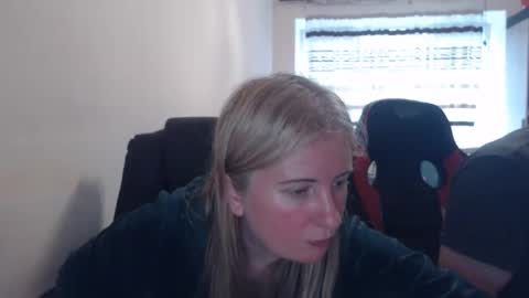 Snapshot of jenisandpeter chatting on May 2026 05:32:01 PM JenisAndPeter online show from May 2026 05:32:01 PM