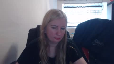 Snapshot of jenisandpeter chatting on May 2026 05:02:02 AM JenisAndPeter online show from May 2026 05:02:02 AM