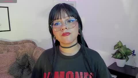 jenn online show from February 2025 12:32:01 AM