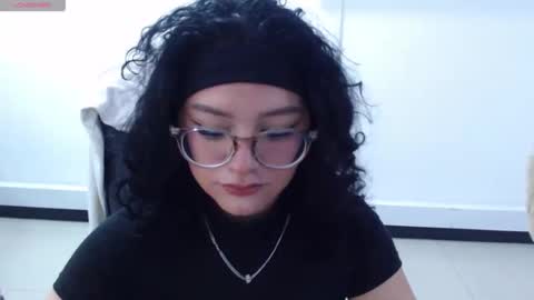 jenn online show from October 2025 05:39:01 PM