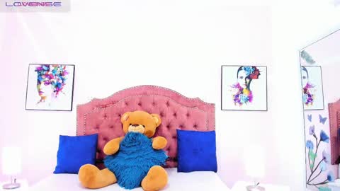 Snapshot of jenna_windsor chatting on February 2025 07:14:02 PM Jenna online show from February 2025 07:14:02 PM