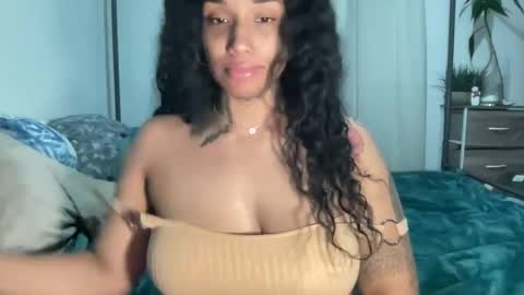 Snapshot of jenni_cash chatting on January 2025 06:59:01 AM Mistress Jenni online show from January 2025 06:59:01 AM