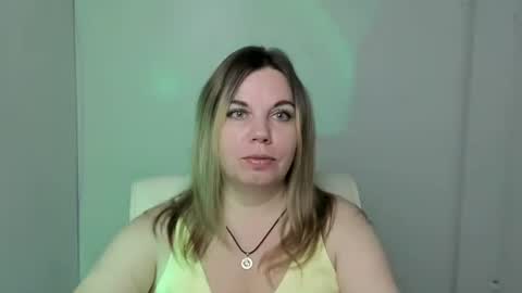 Jennifer online show from October 2025 05:43:02 AM