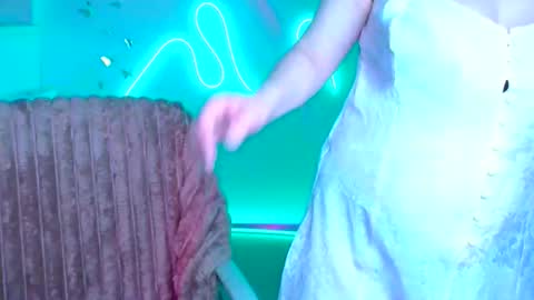 Jennifer online show from March 2026 06:52:01 AM