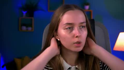 Jennifer online show from September 2025 08:52:02 PM