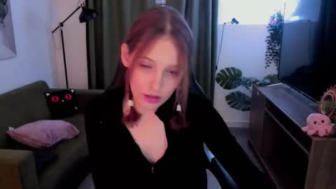 jenniferkiim online show from October 2025 12:05:01 PM