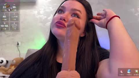 Mila online show from December 2024 01:44:02 PM