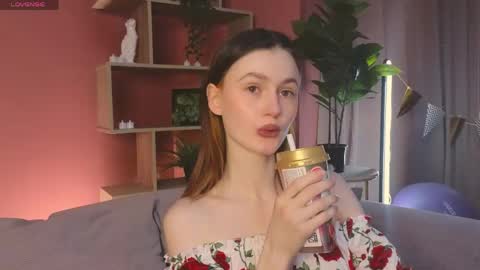 Snapshot of jennyfer_me chatting on May 2026 12:32:01 PM jennyfer_me online show from May 2026 12:32:01 PM