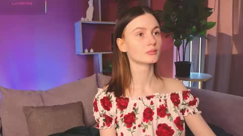Snapshot of jennyfer_me chatting on May 2026 12:45:01 PM jennyfer_me online show from May 2026 12:45:01 PM