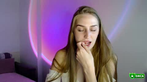 Snapshot of jennyjansen chatting on October 2025 01:42:02 PM The Flower Power Models online show from October 2025 01:42:02 PM