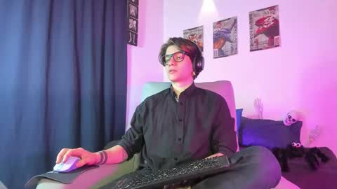 Angelo online show from October 2025 02:01:02 AM