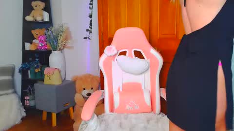 Snapshot of jessabelle_diamond chatting on June 2026 01:32:02 PM Jessabelle Diamond online show from June 2026 01:32:02 PM