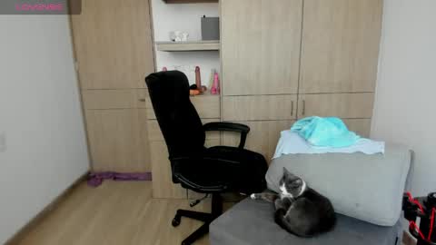 jessica_rabbit777_ online show from April 2026 09:09:02 PM