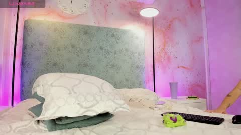 JESSI AND NAOMI online show from January 2026 12:26:01 AM