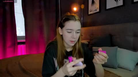 Jessie online show from October 2025 06:43:01 AM