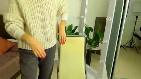 Polina online show from December 2025 09:27:01 AM