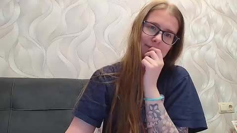 jessy_yng online show from October 2025 12:28:02 PM