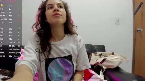 Snapshot of jessye_golden chatting on July 2026 07:09:01 PM jessye_golden online show from July 2026 07:09:01 PM