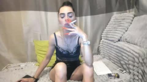 Jessy online show from October 2025 05:04:01 PM