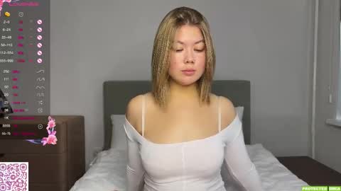 Mona online show from October 2025 04:22:01 AM