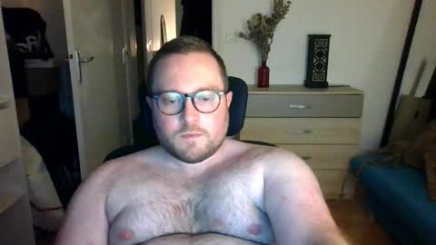 jeuneloup92 online show from December 2025 04:57:02 PM