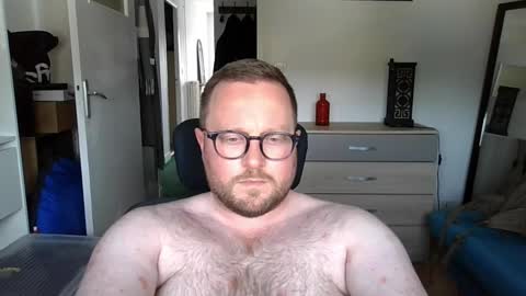 jeuneloup92 online show from May 2026 02:33:01 PM
