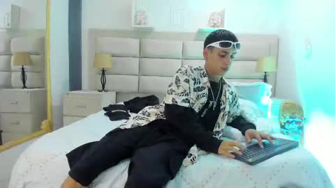 jhoanleandro online show from February 2025 04:16:02 AM