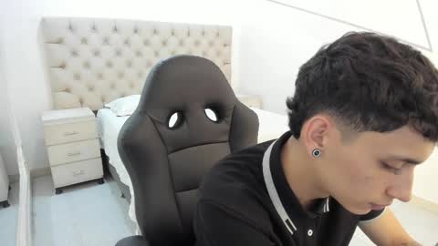 jhoanleandro online show from October 2025 05:04:02 AM